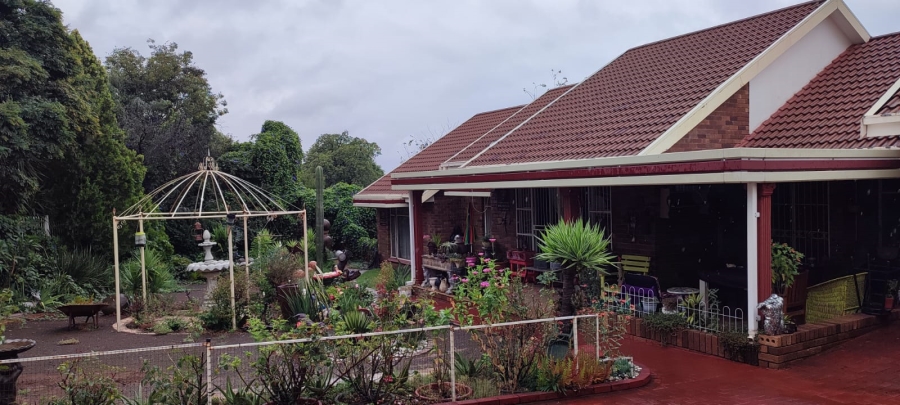 4 Bedroom Property for Sale in Pellissier Free State